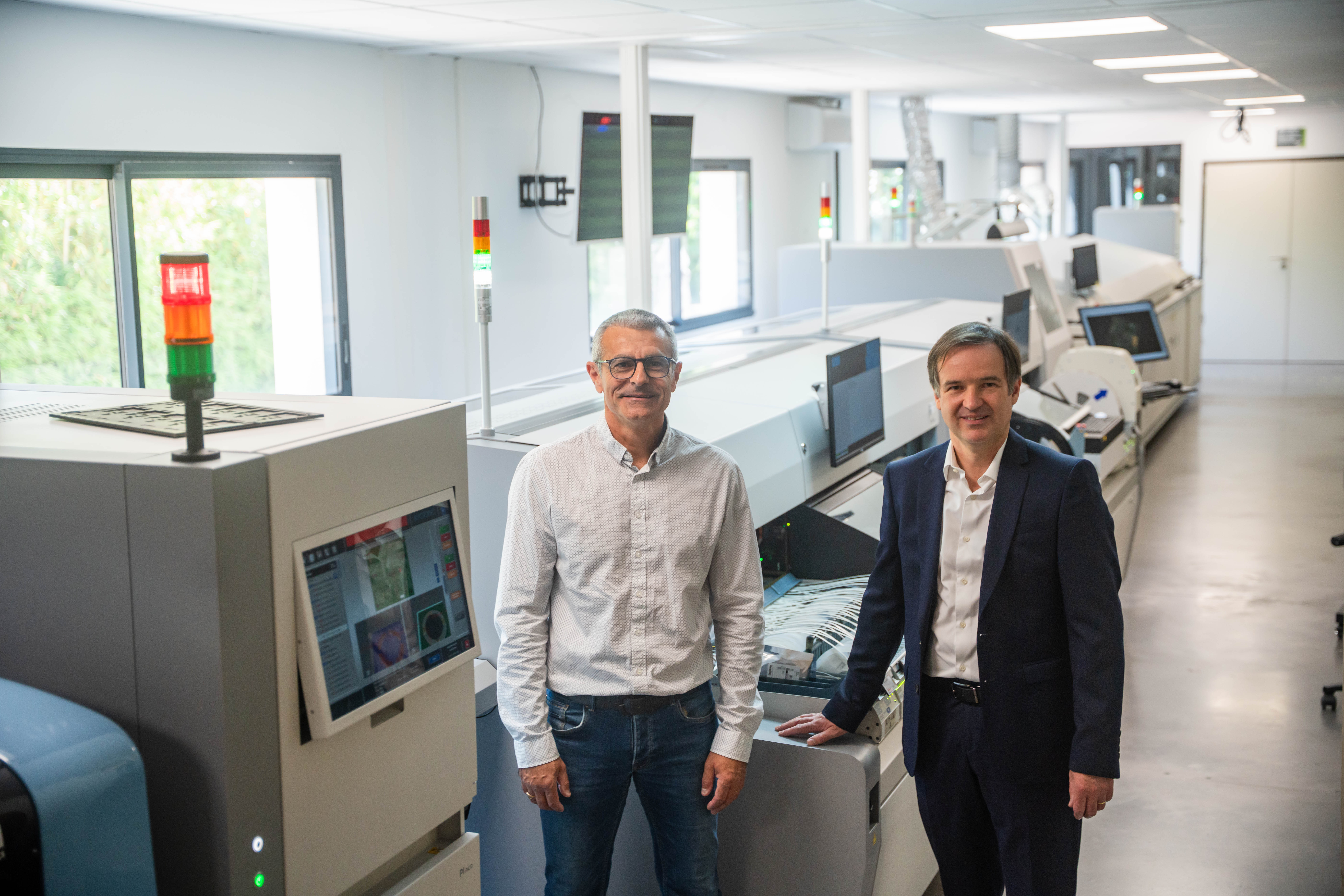 From left to right: Franck Coscujuela, President of DSP, Cyrille Bidet, Managing Director of Mycronic France